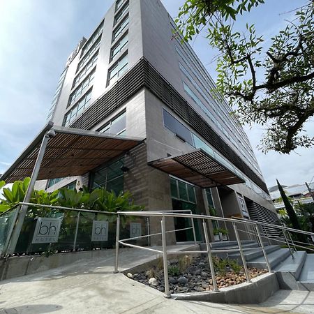 Hotel Bh El Poblado Медельин Экстерьер фото