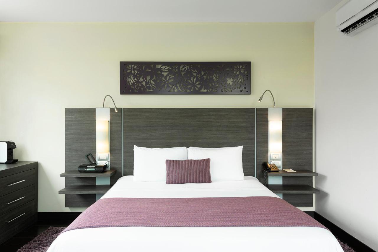 Hotel Bh El Poblado Медельин Экстерьер фото