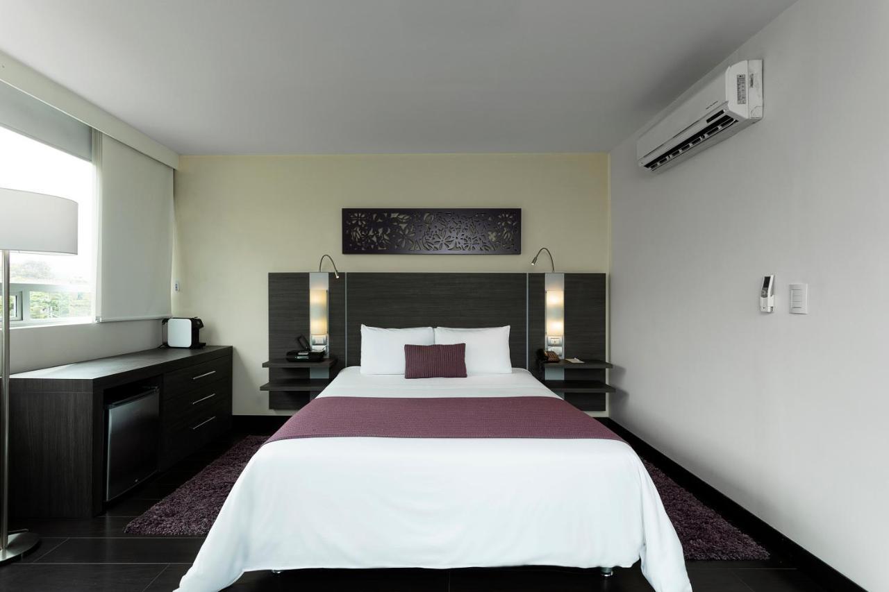 Hotel Bh El Poblado Медельин Экстерьер фото