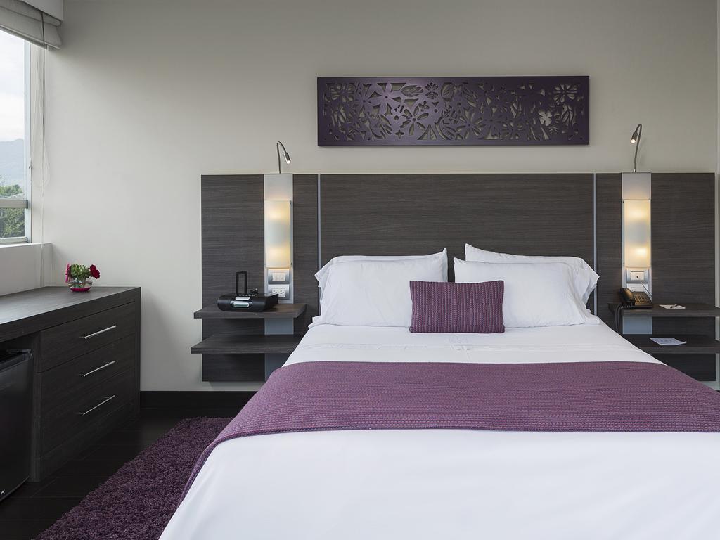 Hotel Bh El Poblado Медельин Экстерьер фото
