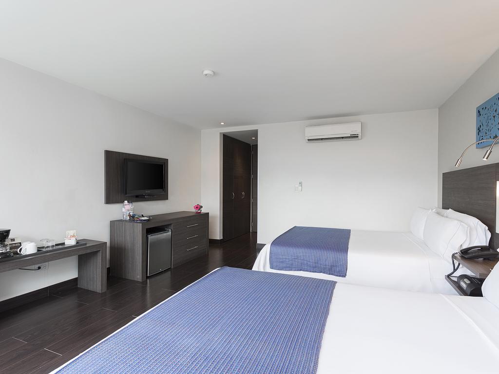 Hotel Bh El Poblado Медельин Экстерьер фото